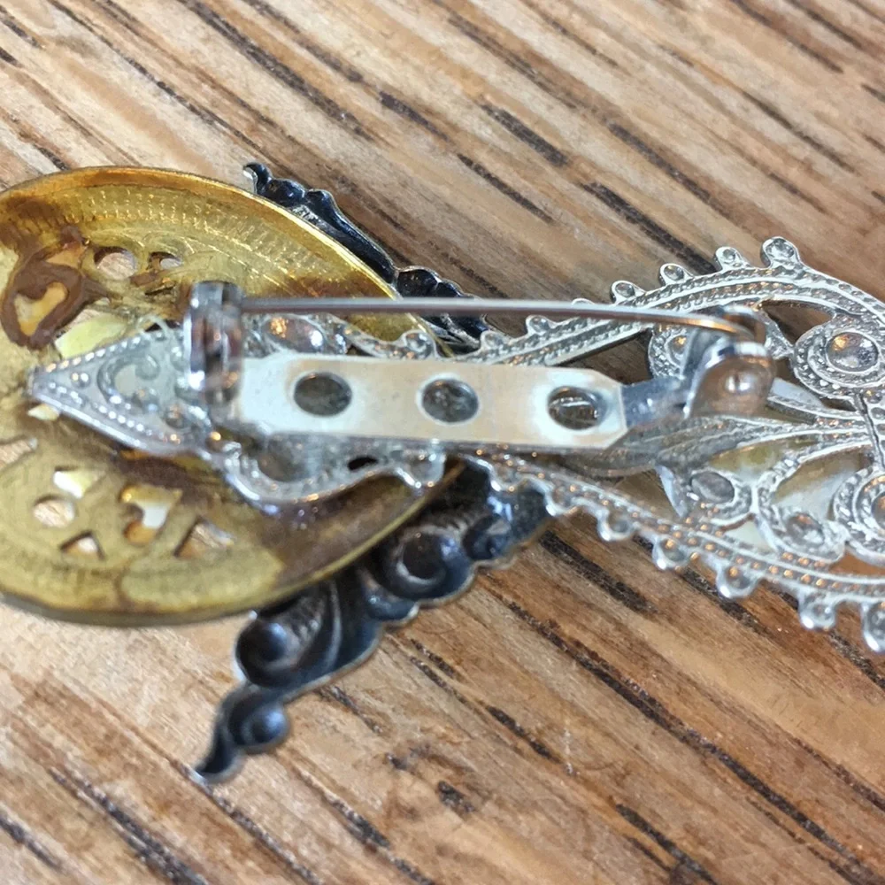 Steampunk Brooch - Picture 5 of 6